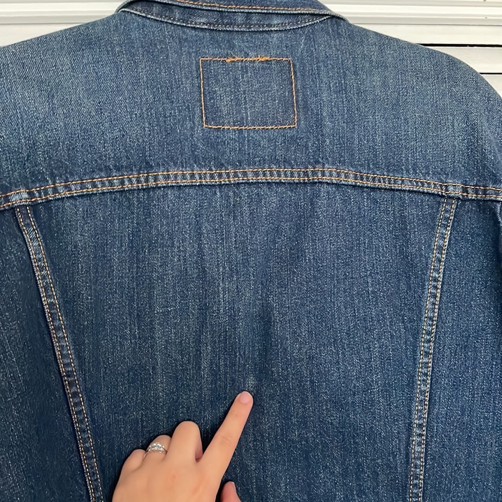 Men's Levi's Trucker Denim Jacket in Dark Blue - Picture 5 of 5